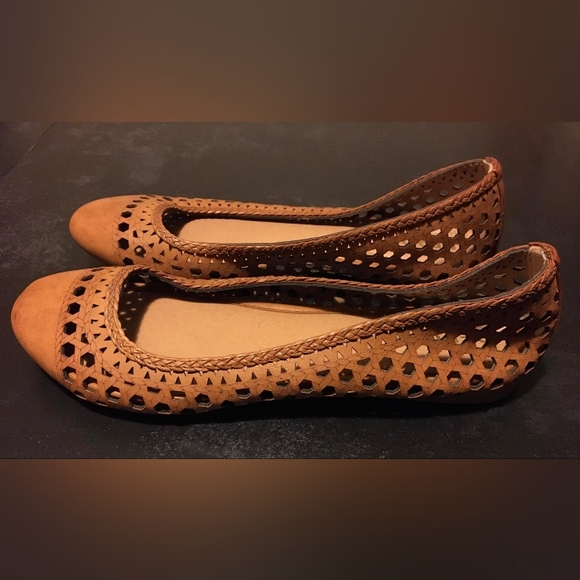 Report Madella Tan Perforated Ballet Flats 7.5. - Picture 4 of 5